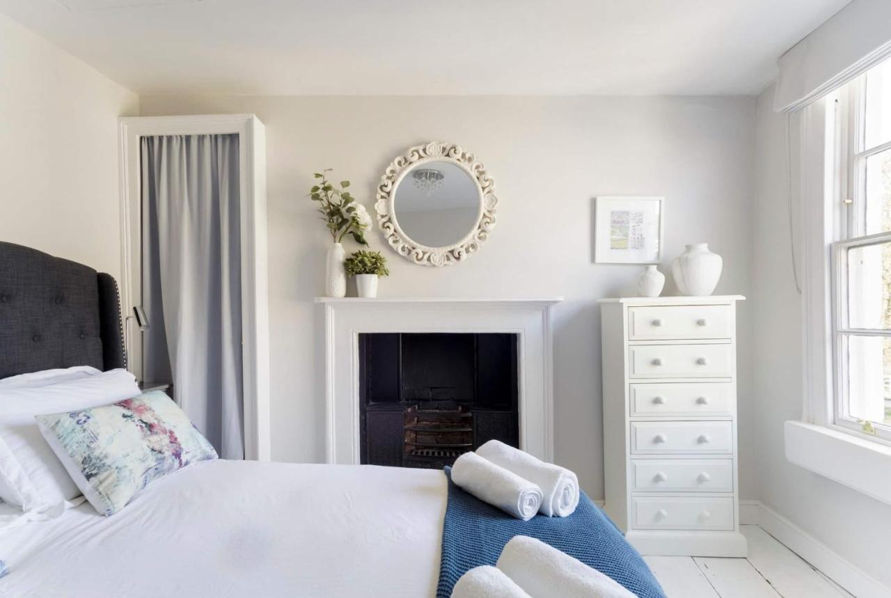The Apartment, Bath Bagian luar foto