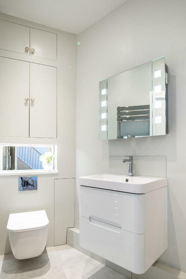 The Apartment, Bath Bagian luar foto